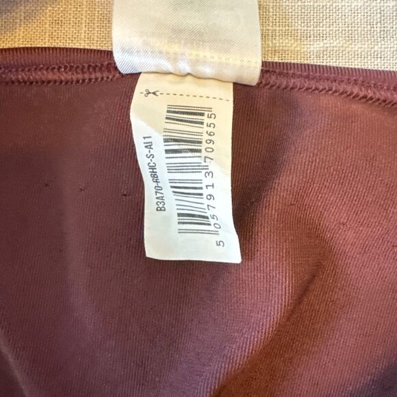 Gymshark Sweat Seamless Midi Tank Fitness Workout Women’s Size S Baked Maroon - Picture 9 of 13